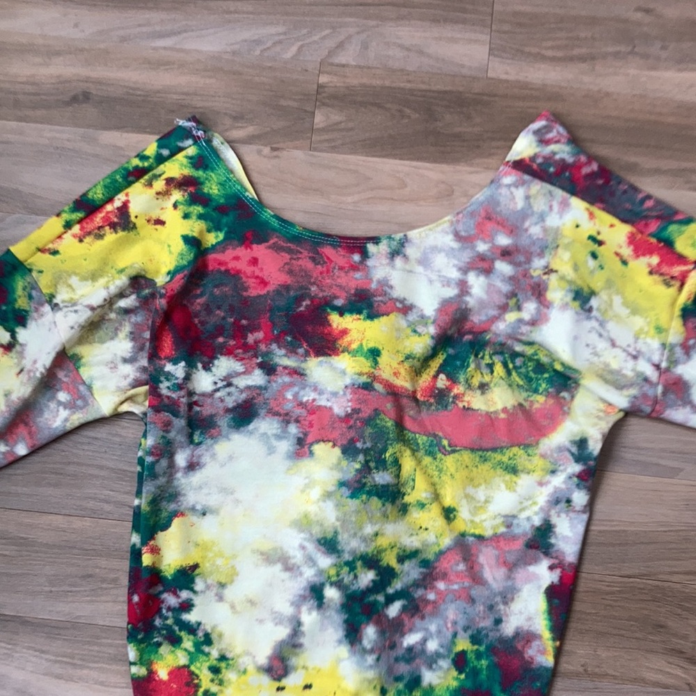 Arabella top twist back bright tie dye like print top size 2X - Picture 5 of 17